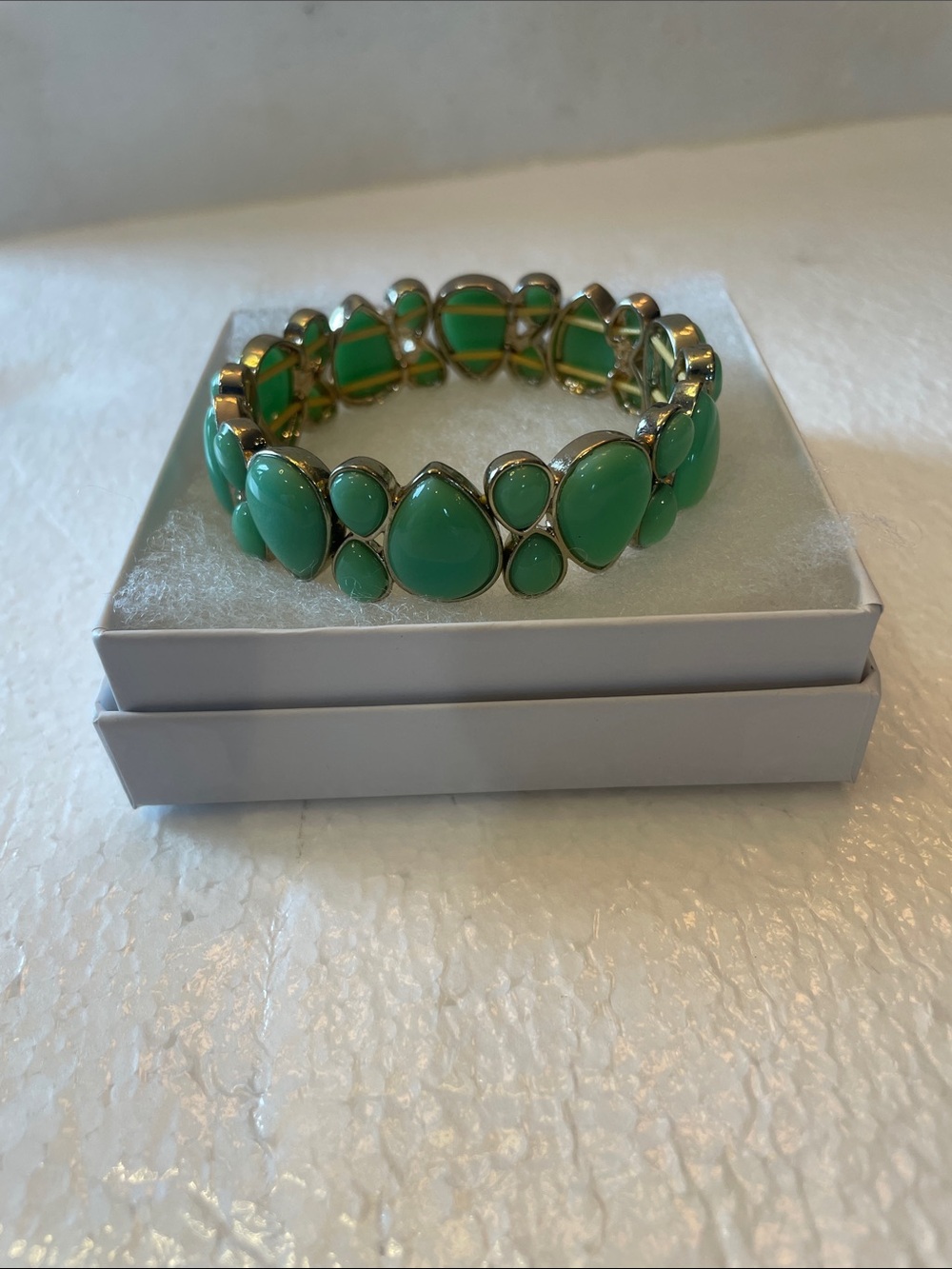 Vintage Stretch bracelet green gold tone